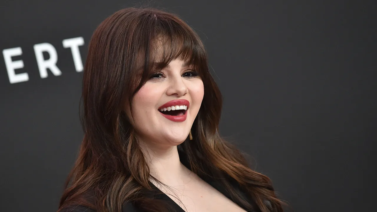 "Selena Gomez's Parisian Fashion Moments: Mini Skirts, Toned Legs, and Bubble Baths"