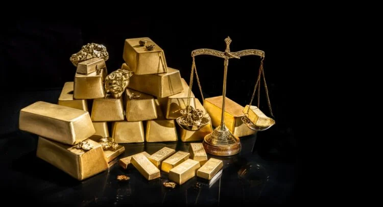 Featured image for Gold Prices Hit New Highs Amid Rate Cut Hopes and Bullish Trends
