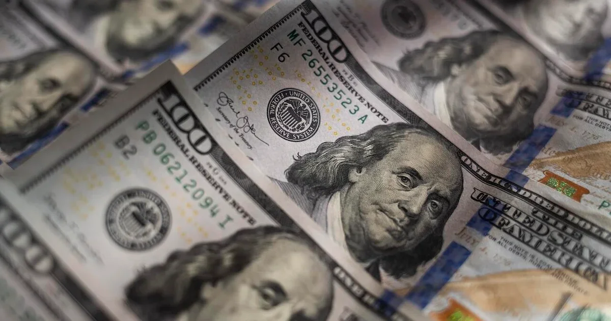 Dollar Dives to Four-Year Low Amid Tariffs, Fed Talks, and Shutdown Risks