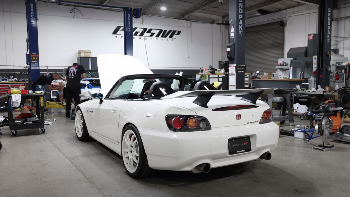 Featured image for Tuner Shop Creates Ultimate Honda S2000 Type R Restomod