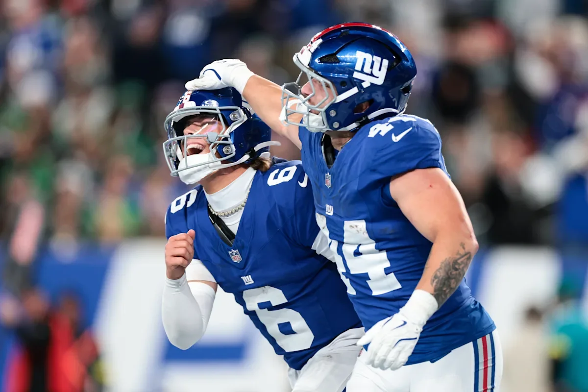 Giants upset Eagles 34-17 with Skattebo's three rushing TDs