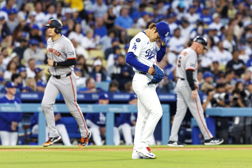 Featured image for Giants rally with grand slam to tie NL West with Dodgers