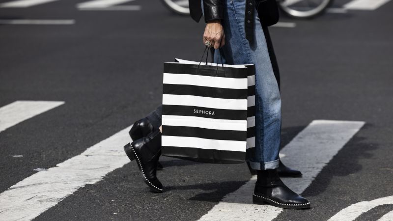 "February Sees First Decline in US Consumer Confidence in Three Months"