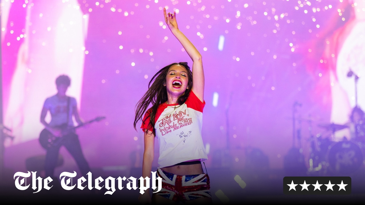 Featured image for Glastonbury 2025: Olivia Rodrigo, The Cure, and Pulp Shine on a Legendary Stage