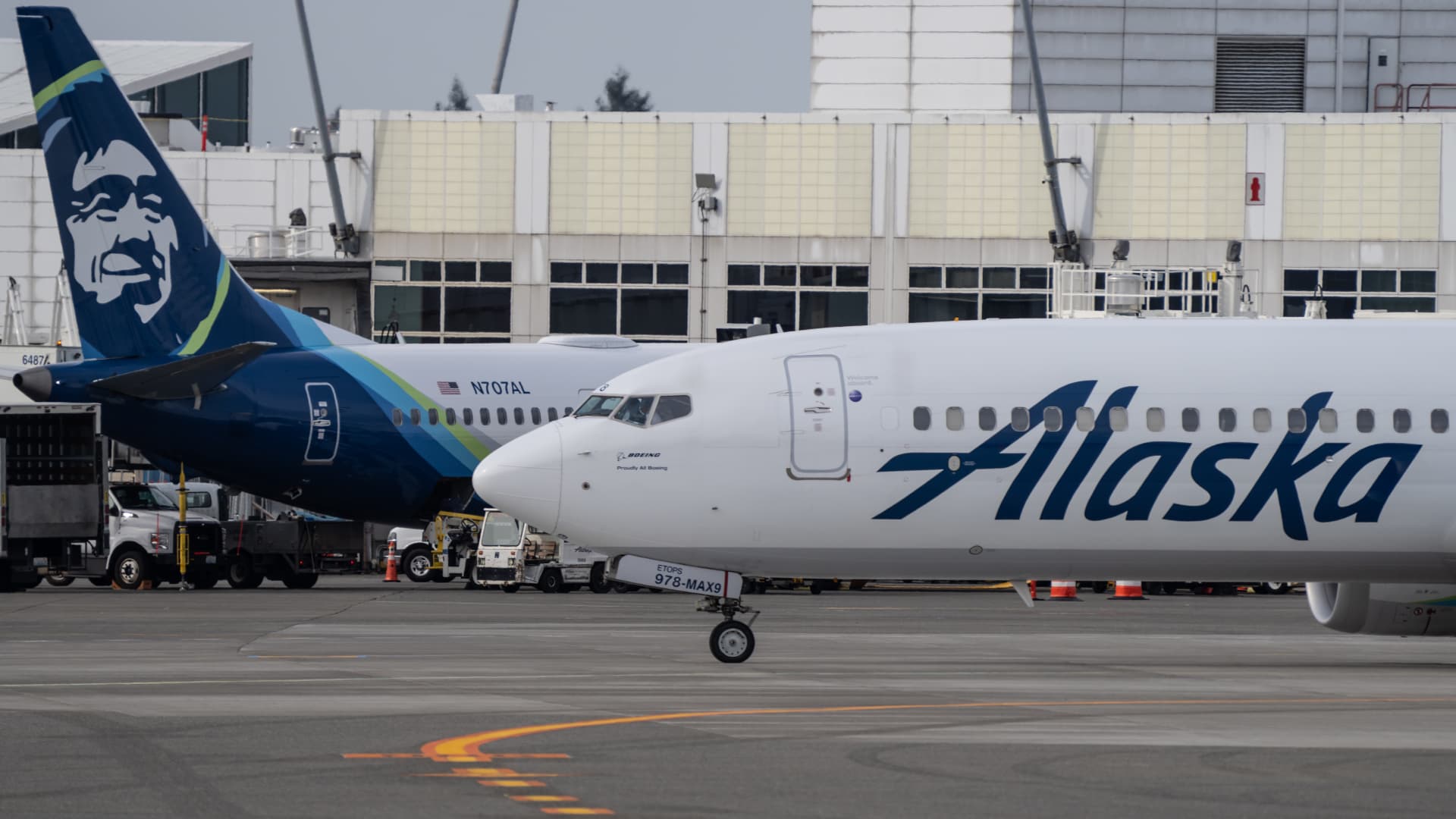 Featured image for "Alaska Air Exceeds Forecasts with Strong Rebound from Boeing Max Woes"