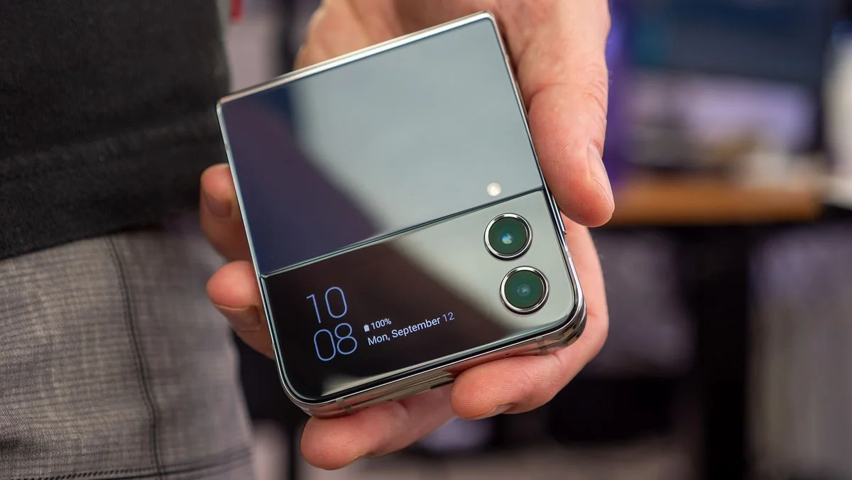 "Galaxy Z Flip 5: Redesigned Cover Screen and New Features Revealed"