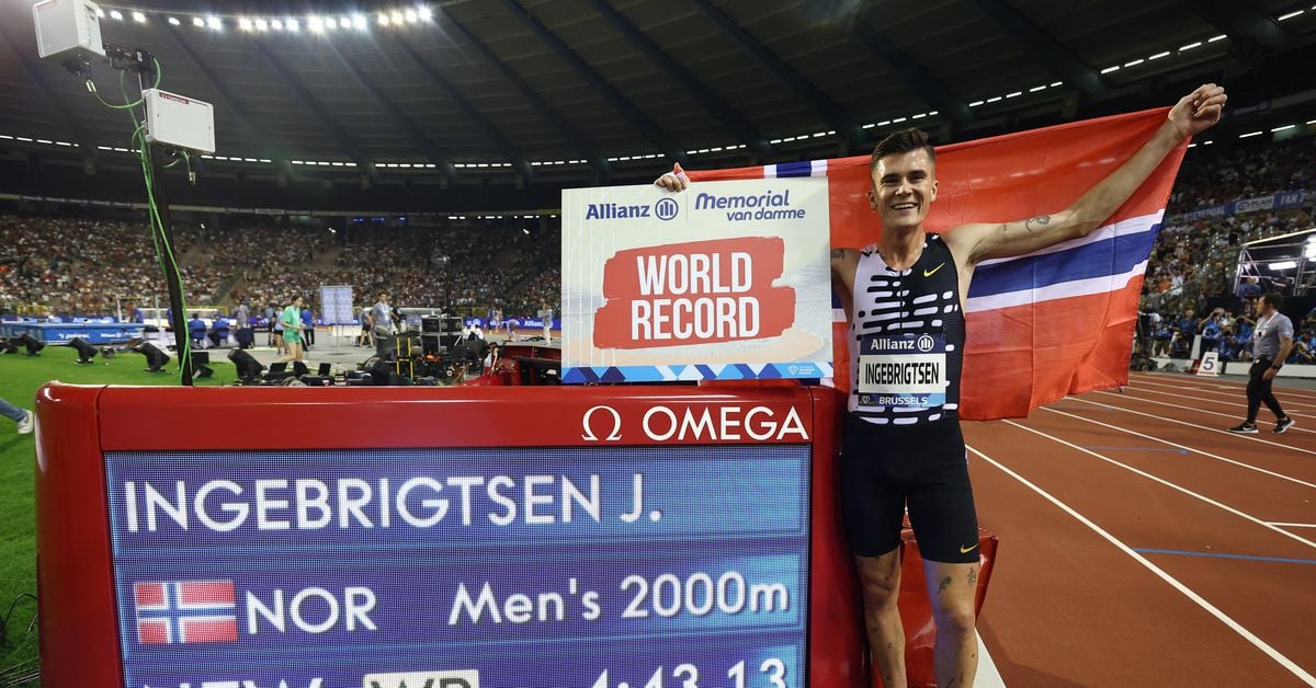Featured image for "Jakob Ingebrigtsen Shatters 2000m World Record in Brussels"