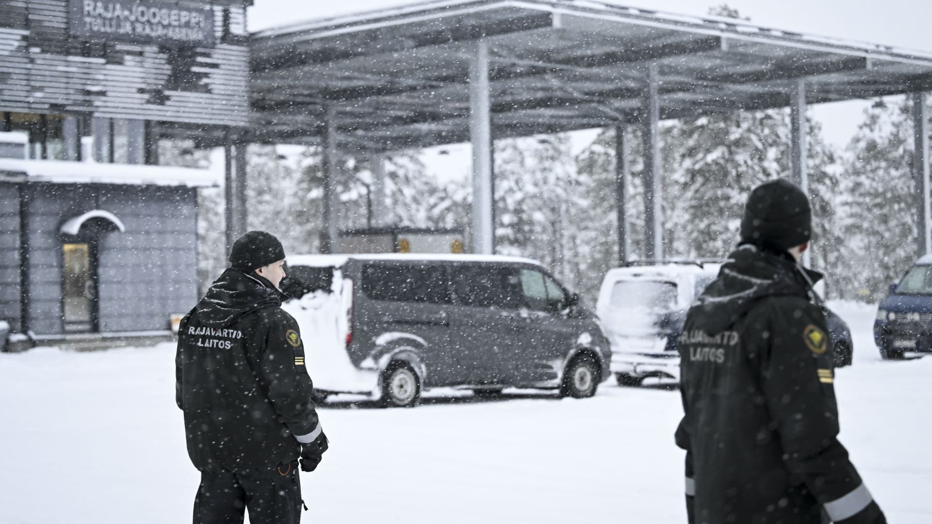 "Escalating Tensions: Russia Criticizes Finland's Border Closure, Warns of Potential Conflict"