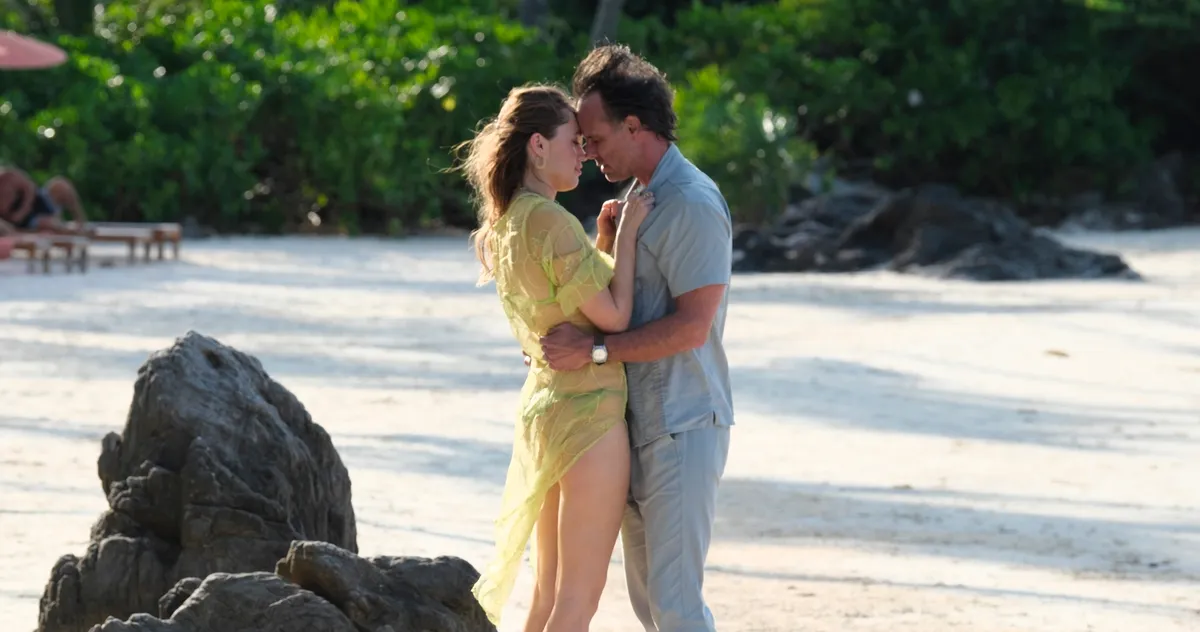 Featured image for Walton Goggins and Aimee Lou Wood Deny Feud, Share 'White Lotus' Bond