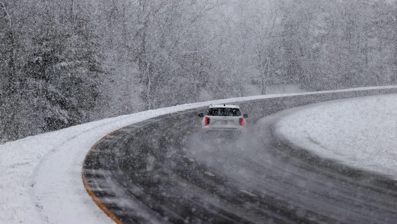 Thanksgiving Travel Disruptions Loom with Winter Storms Across US