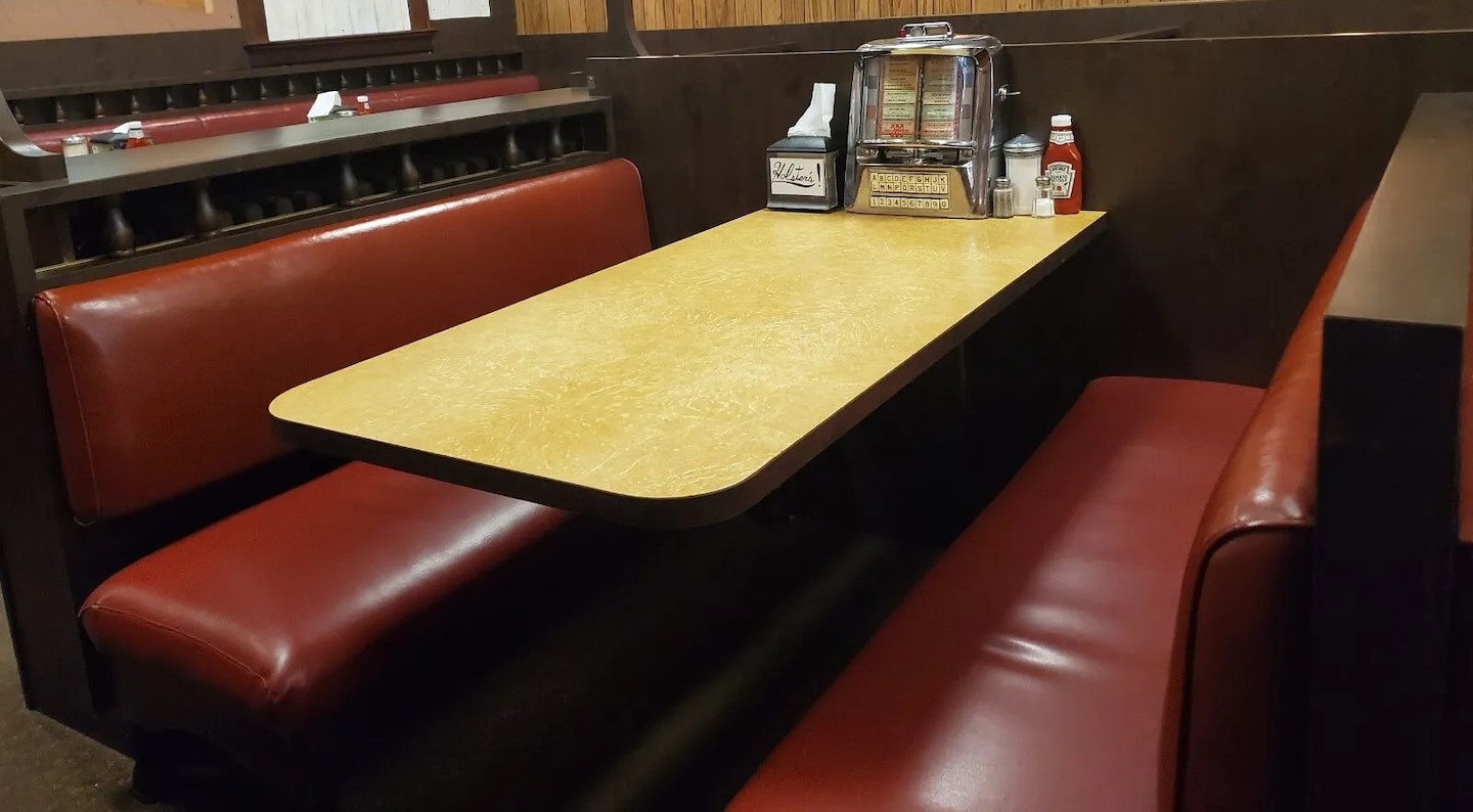 Featured image for "Sopranos' Final Scene Booth Sells for $82K on eBay"