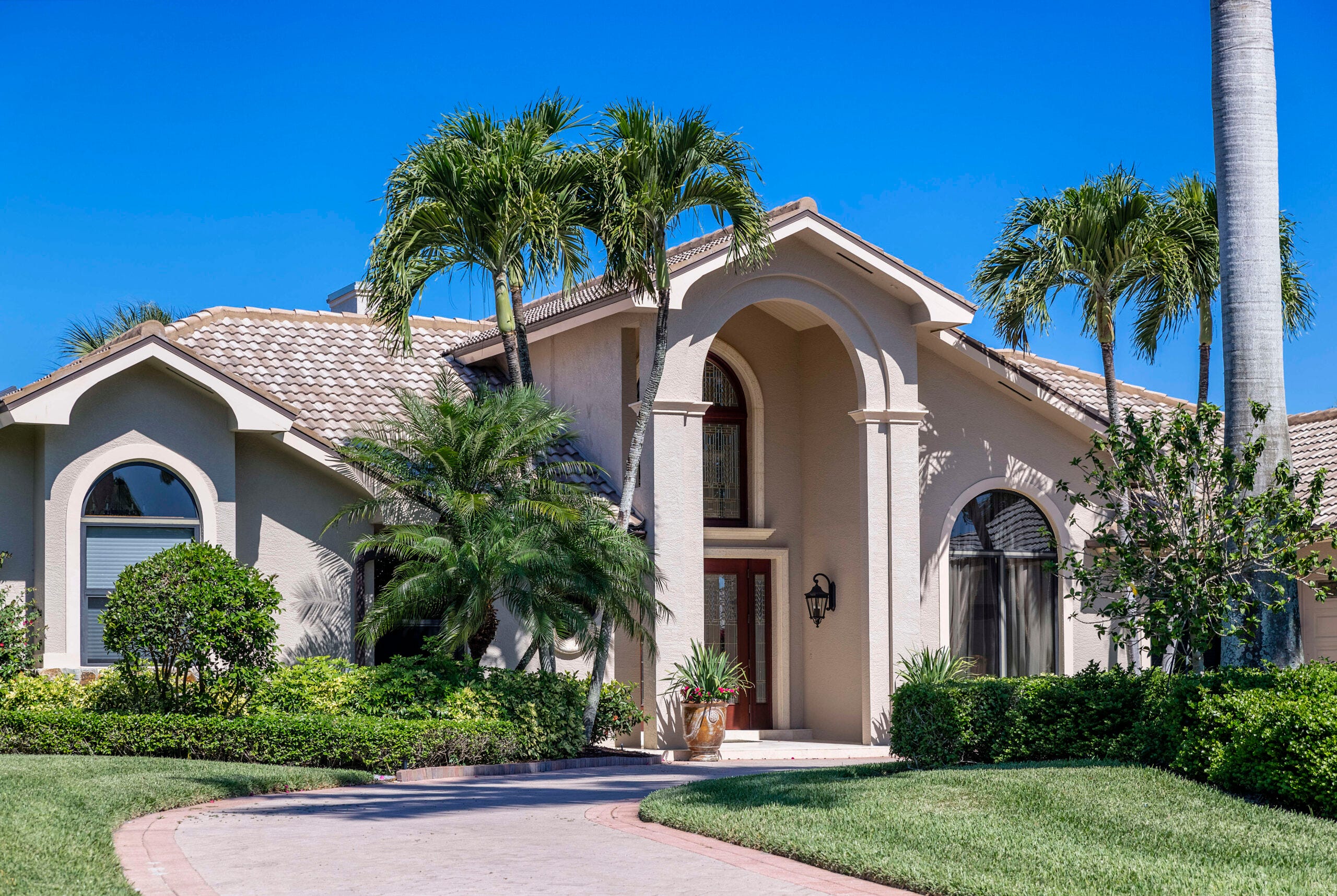 "Jan. 1, 2024: Homeseekers Find Relief as Mortgage Rates Dip"