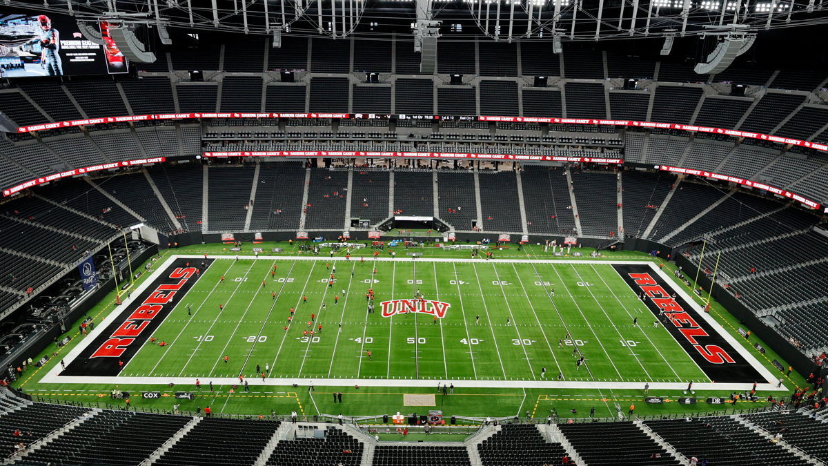 Featured image for "49ers Express Concerns Over Super Bowl Practice Field at UNLV"