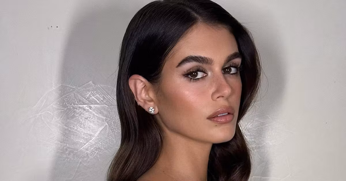 Featured image for Kaia Gerber's Iconic 'Vogue' Cover: A Fusion of Art and Fashion