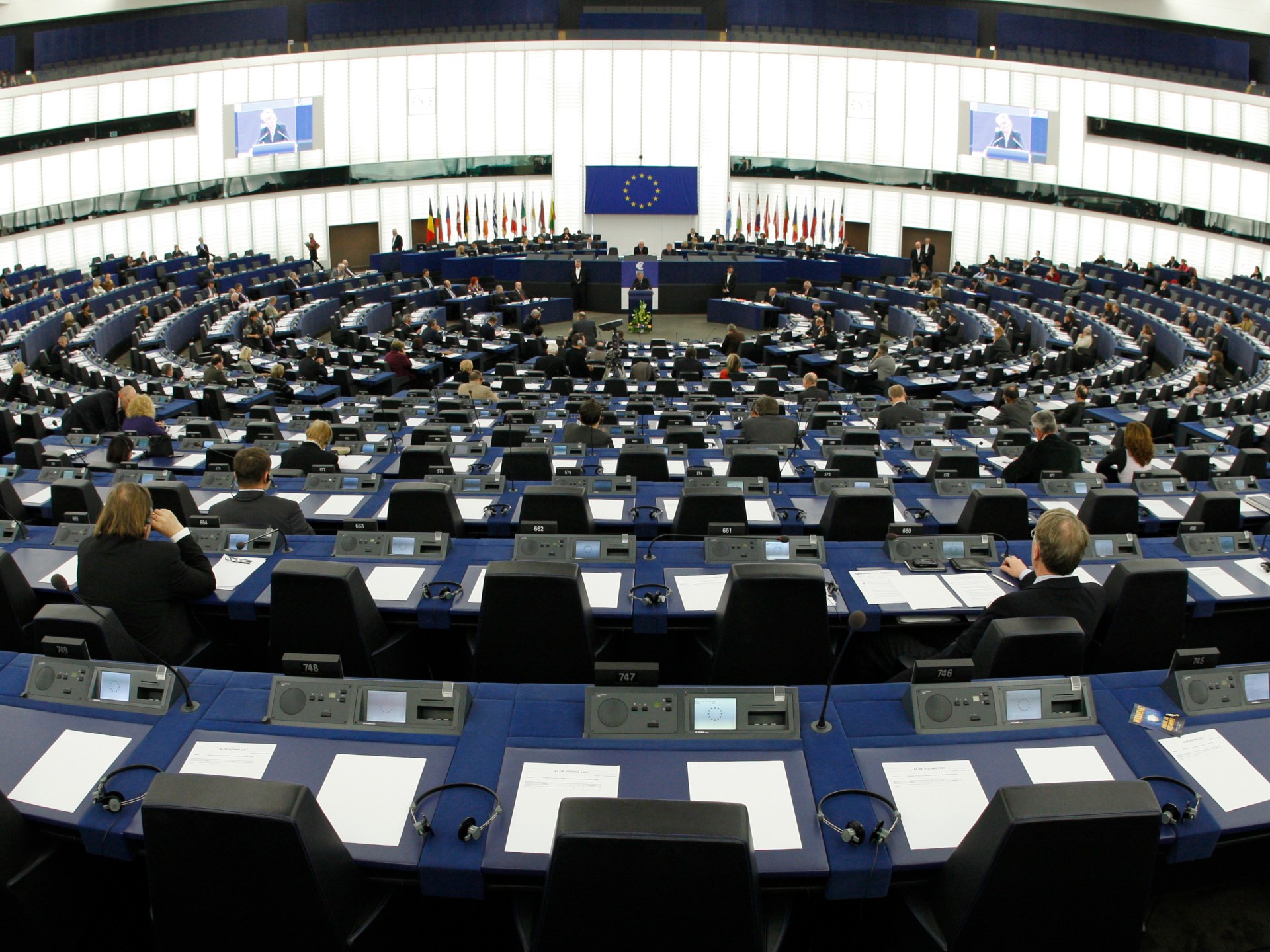 Featured image for EU Reaches Landmark Agreement to Regulate Artificial Intelligence