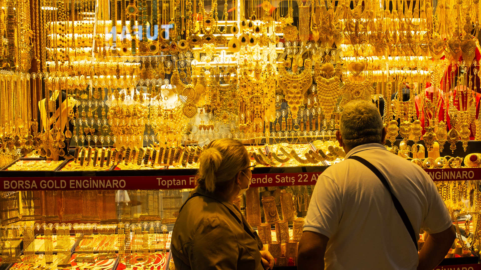 "Gold Prices Surge to New Heights Amid Fed Decision"