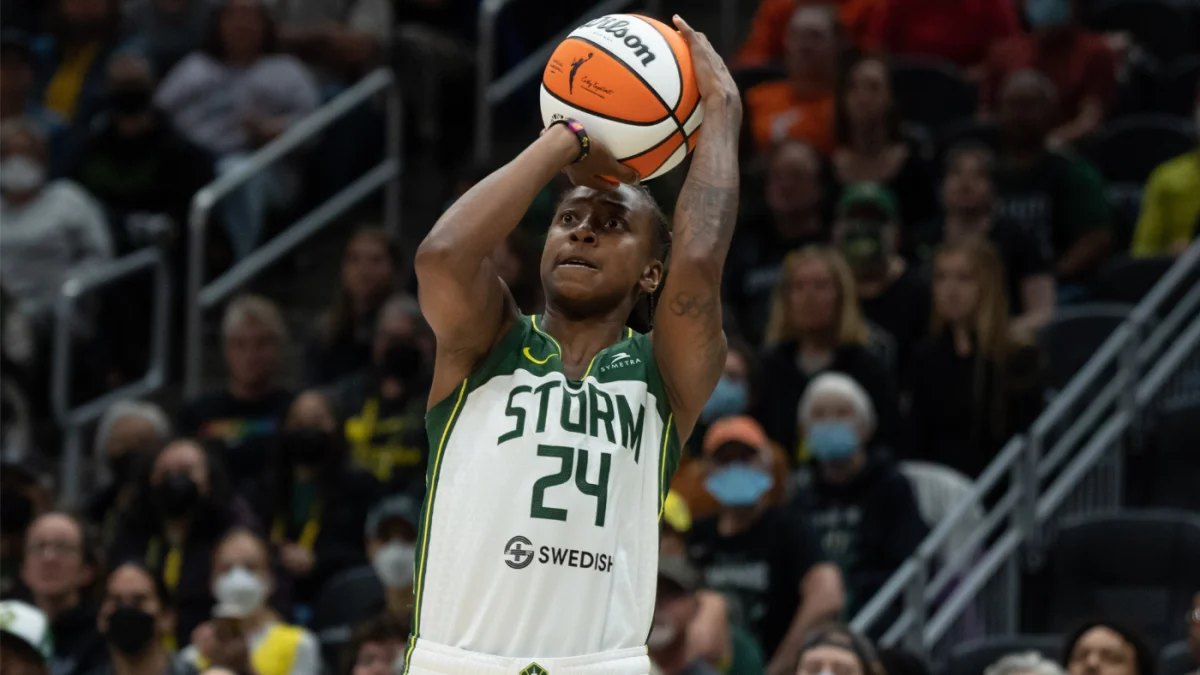 "Jewell Loyd's 39 points lead Seattle Storm to victory over Dallas Wings in historic scoring duel"