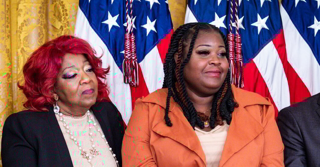 Featured image for Giuliani Surrenders Luxury Assets in Defamation Settlement