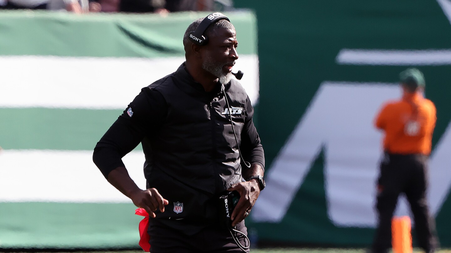 Featured image for Jets' Garrett Wilson to miss 3-4 weeks with knee injury