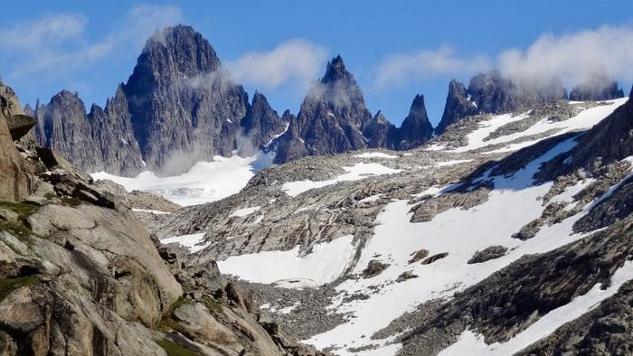"Rapid Glacier Retreat in Greenland Uncovered by Satellite Data and Century-Old Images"