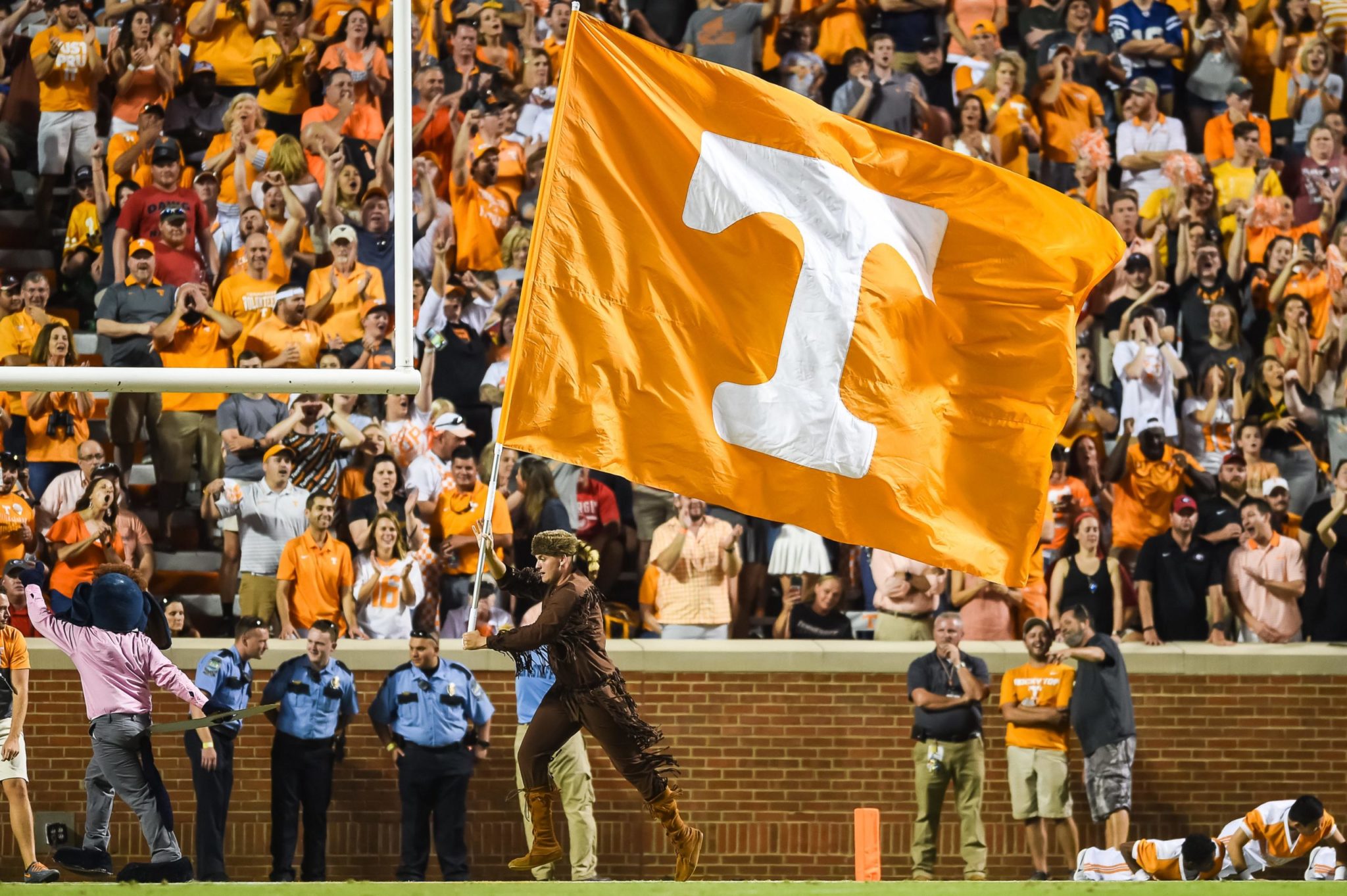 "Former Tennessee QB's Nightmare Start in Middle Tennessee State vs. Liberty Matchup"