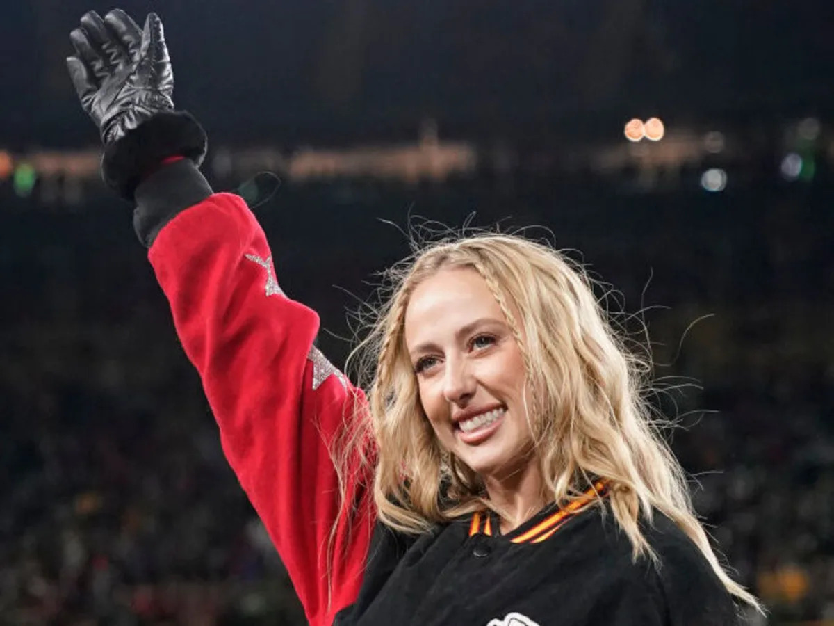 "Brittany Mahomes' Royal Style Transformation: From Meghan Markle to 'Suits'"