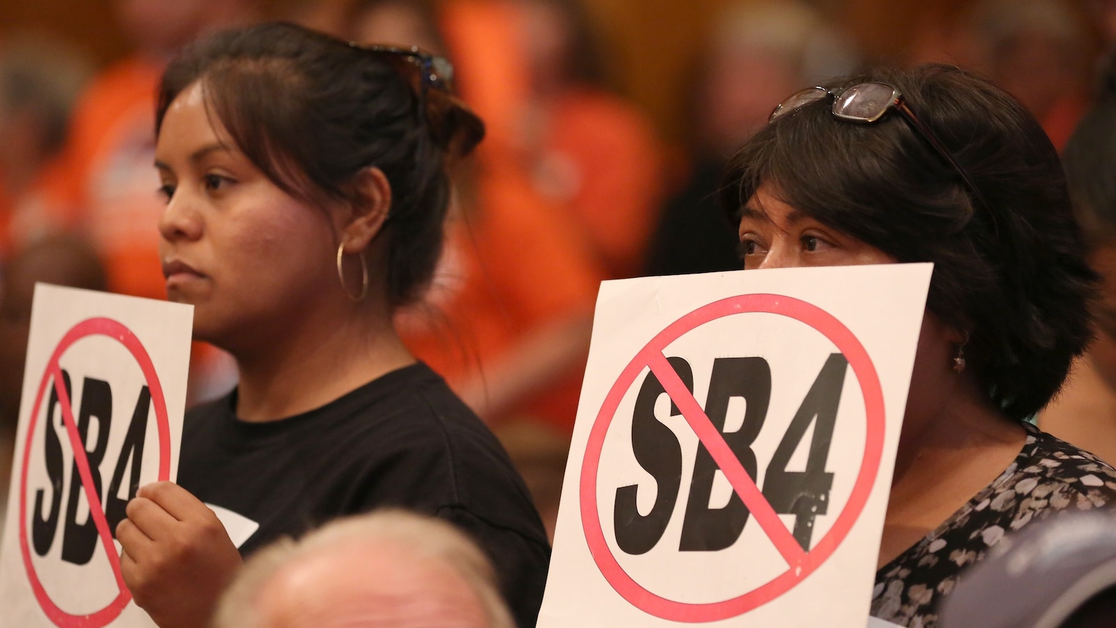 Featured image for "Federal Judge Temporarily Blocks Texas Immigration Law Allowing Police Arrest of Illegal Border Crossers"