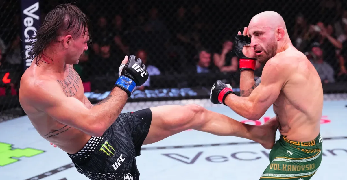 Volkanovski Edges Lopes to Retain Featherweight Title as Lopes Heads to Hospital