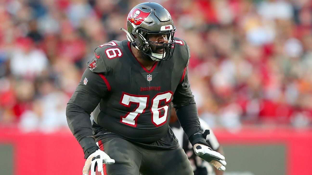 Featured image for Chiefs sign former Buccaneers OT Donovan Smith to one-year deal.