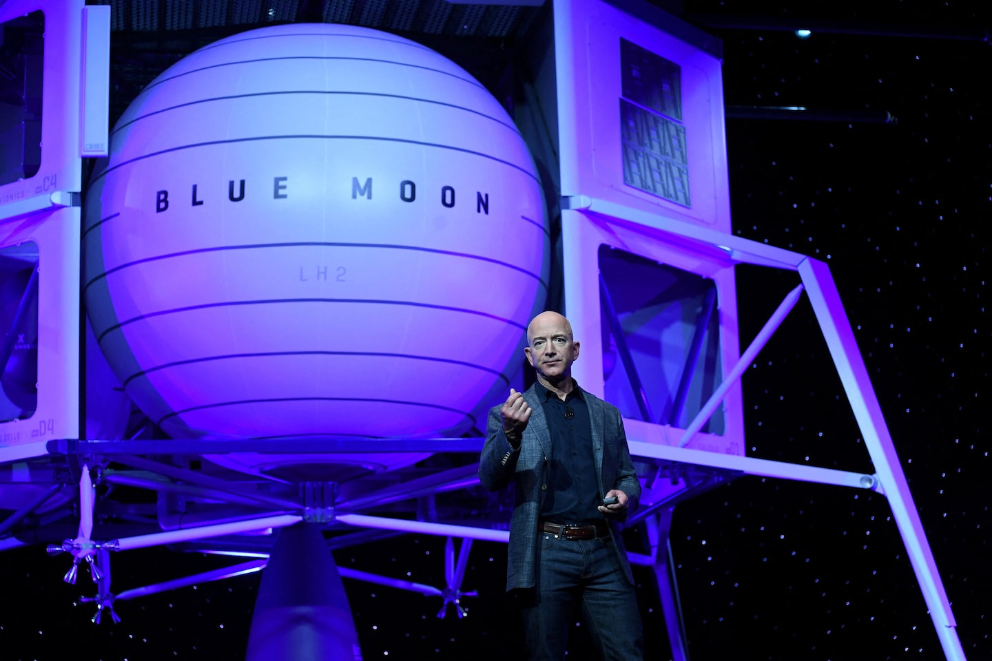 Blue Origin secures NASA contract for lunar lander development