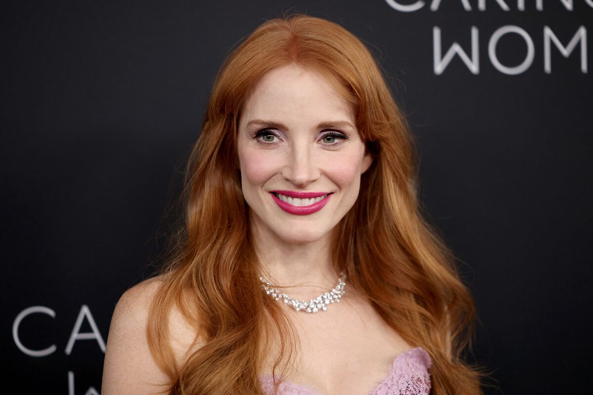 Featured image for Jessica Chastain Criticizes Apple TV+ for Delaying 'The Savant' Amid Political Tensions