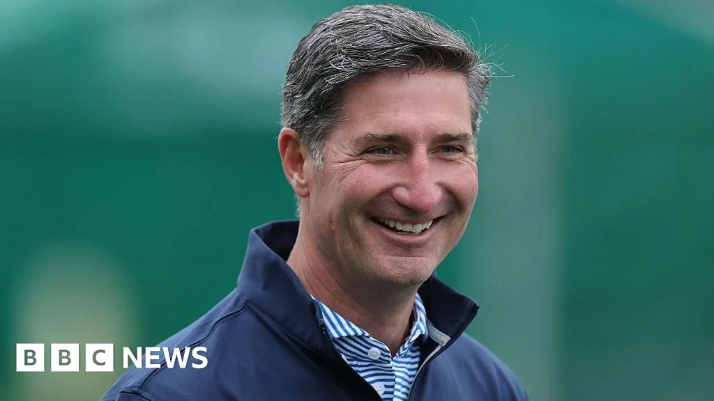 Starbucks lifts cap on CEO's private-jet use amid security review