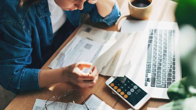 "Financial Struggles of Gen Z: Navigating Employment and Economic Security"