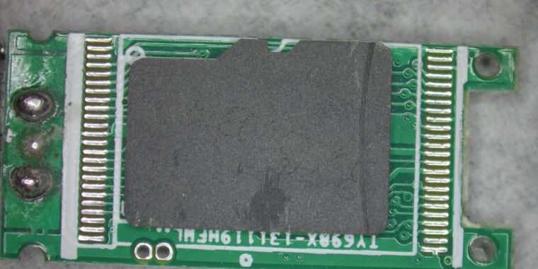 Featured image for "The Decline of USB Memory Sticks: Uncovering Faulty Components"