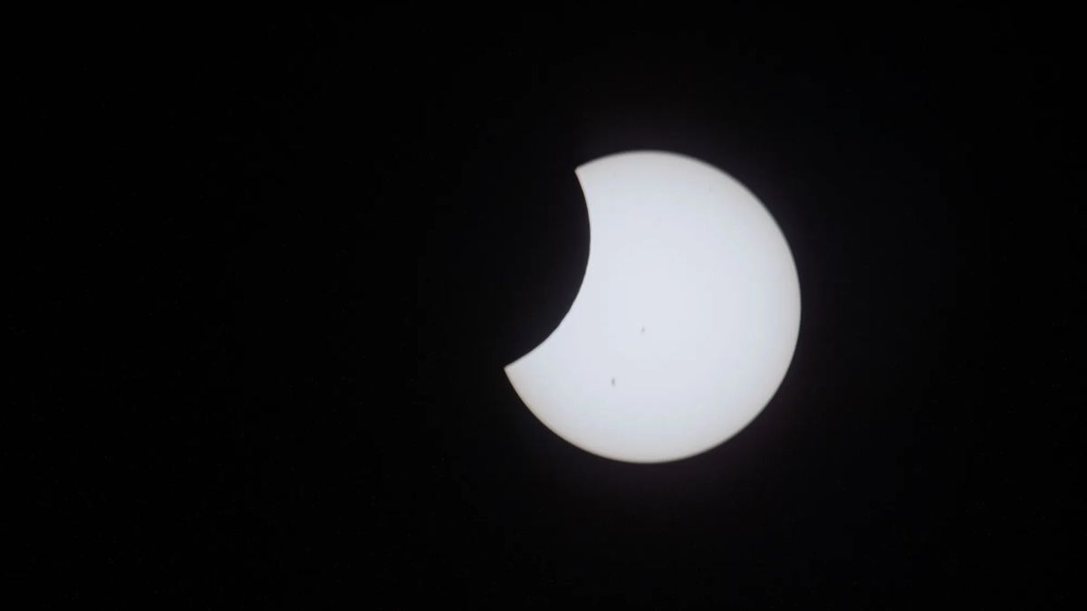 "Challenges of Observing Total Solar Eclipses from the International Space Station"