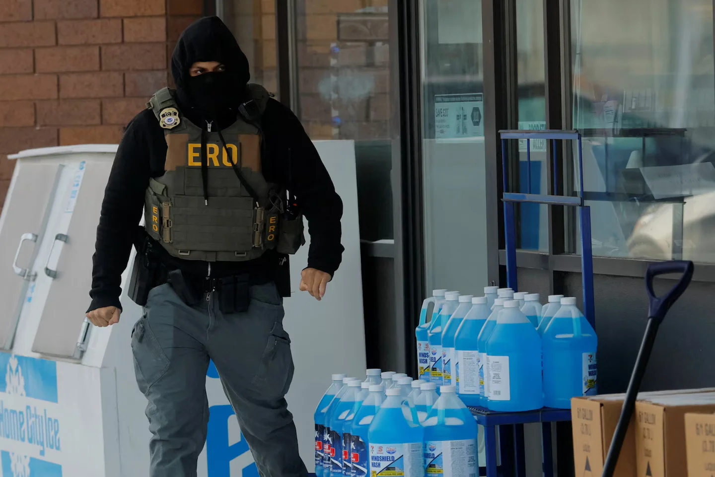 Twin Cities ICE Stops Target Off-Duty Officers, Sparking Civil Rights Questions