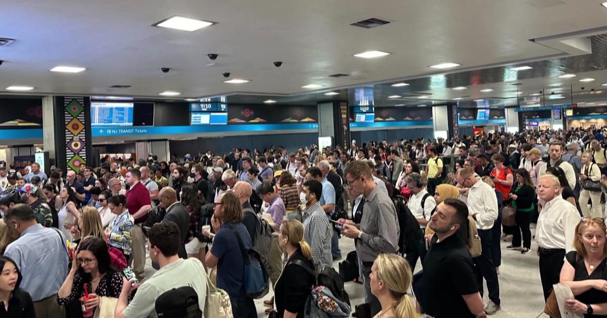 Featured image for NJ Governor Slams Amtrak Over Rush Hour Power Outage 'Disaster'