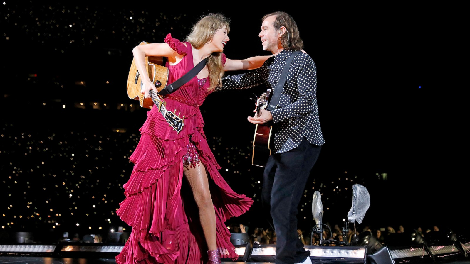Featured image for Taylor Swift and Aaron Dessner Perform "Seven" Live in Pittsburgh.