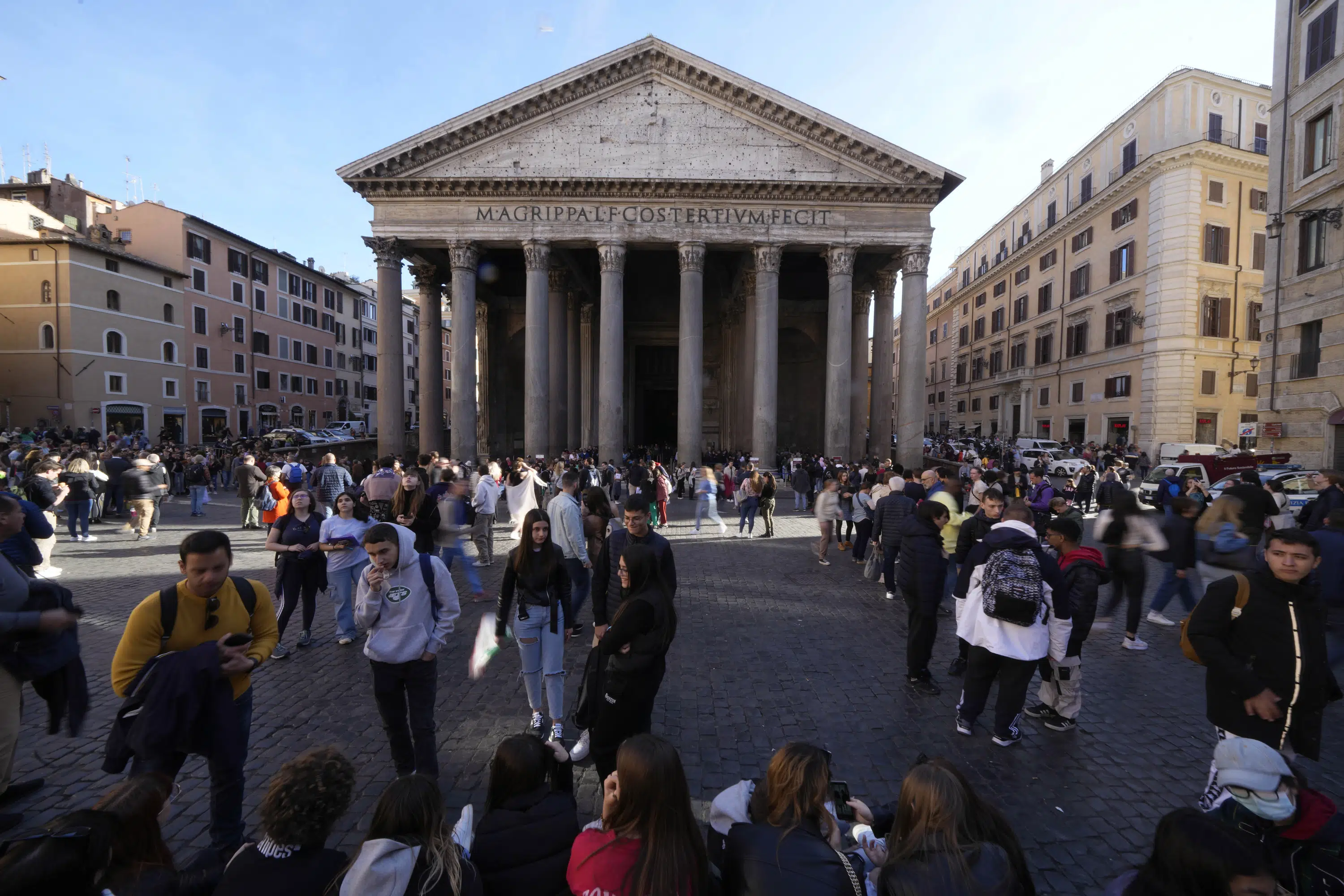 Featured image for Pantheon entrance fee approved by church and state in Rome.