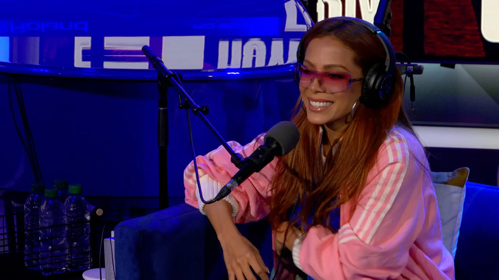 Anitta's Nervousness and Bisexuality: Insights into Working with Madonna.