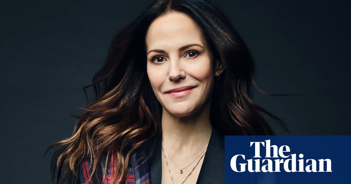 Featured image for Mary-Louise Parker addresses fame, botox, and Weeds reboot rumors.