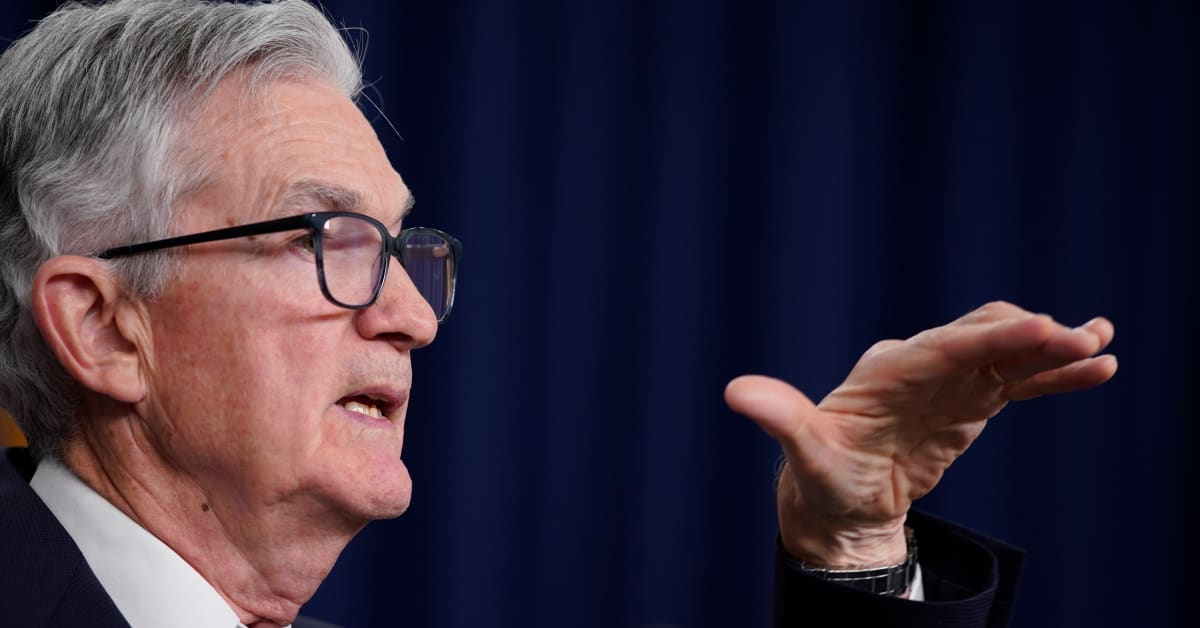 Fed Officials Diverge on Timing of Interest Rate Cuts
