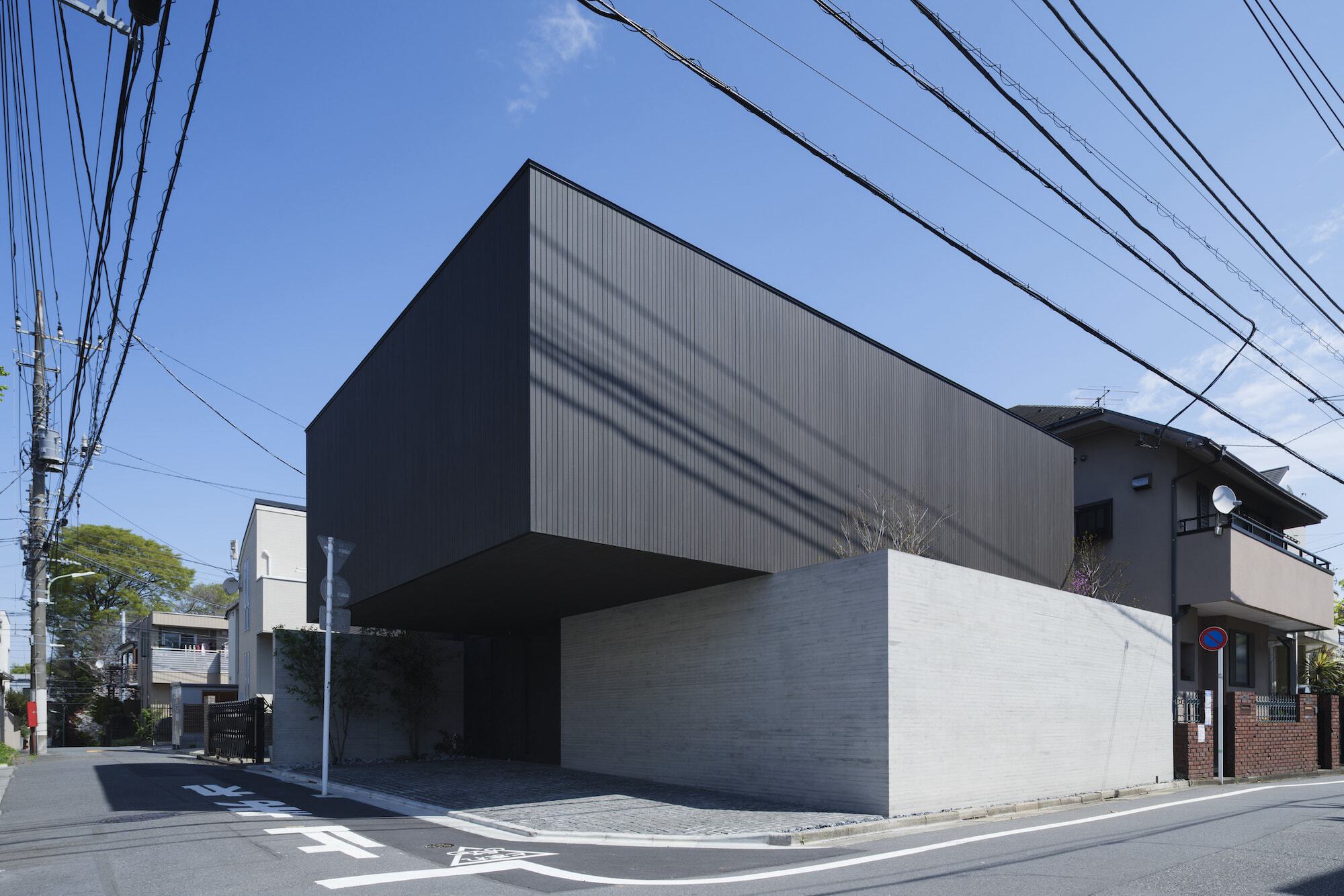 Featured image for APOLLO Architects & Associates design LAXUS House.