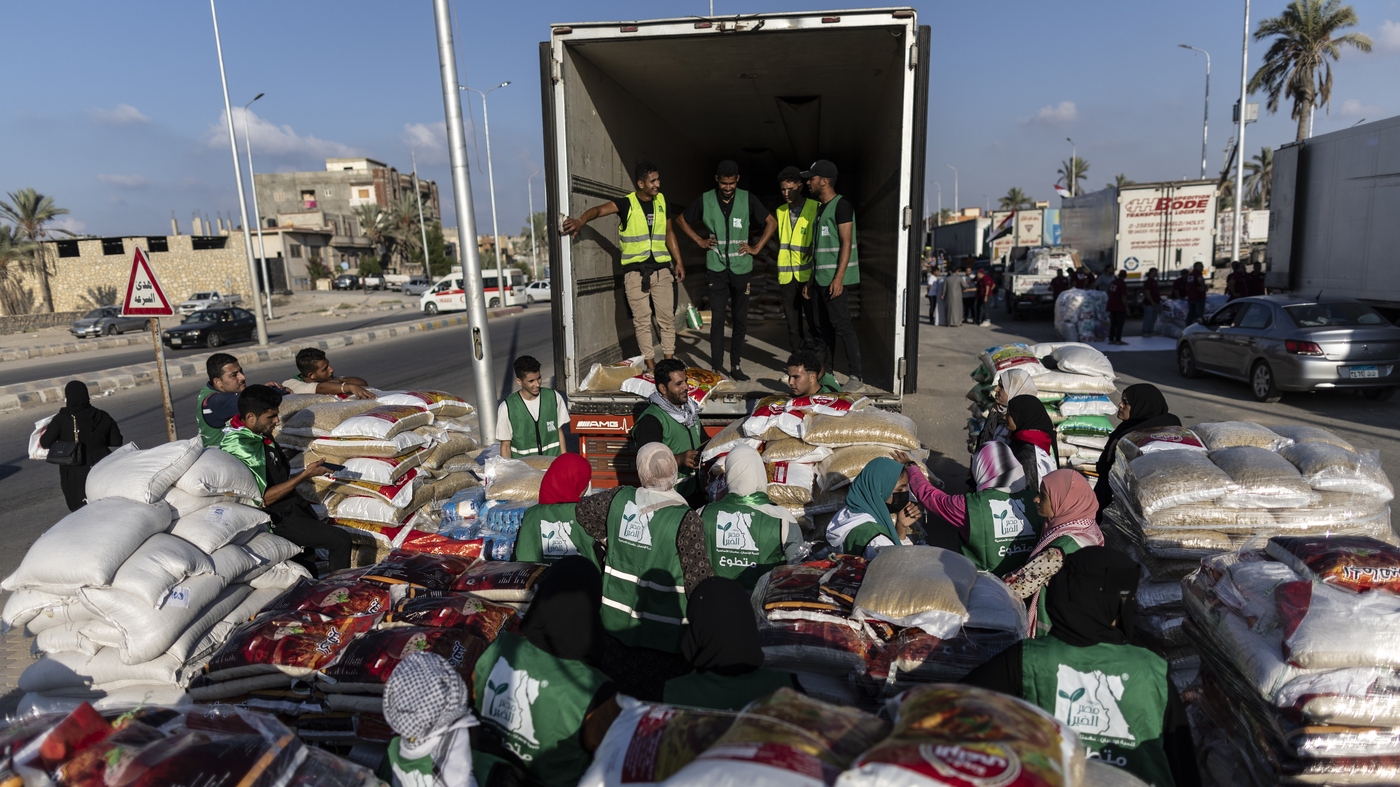 "Escalating Israel-Hamas Conflict Heightens Tensions at Egypt's Border"