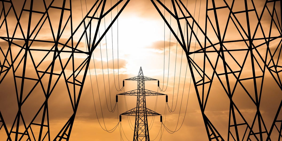 Featured image for Revamping America's Power Grid for a Sustainable Future