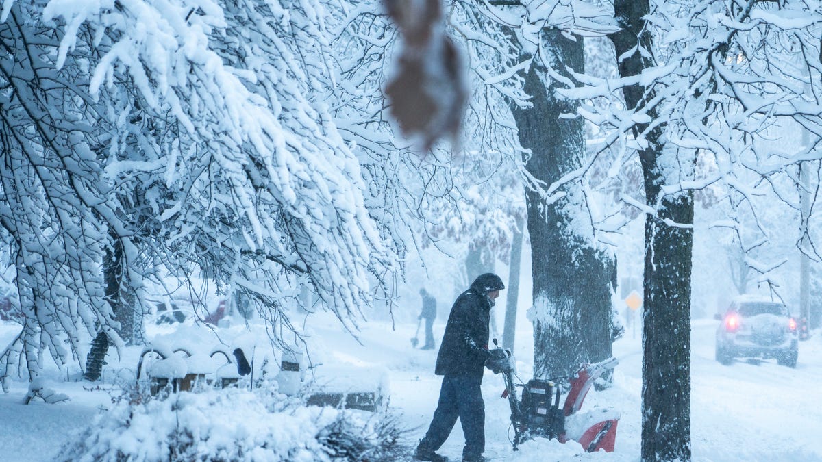 "Iowa Hit by Heavy Snowstorm, Causing Travel Disruptions and Accidents"