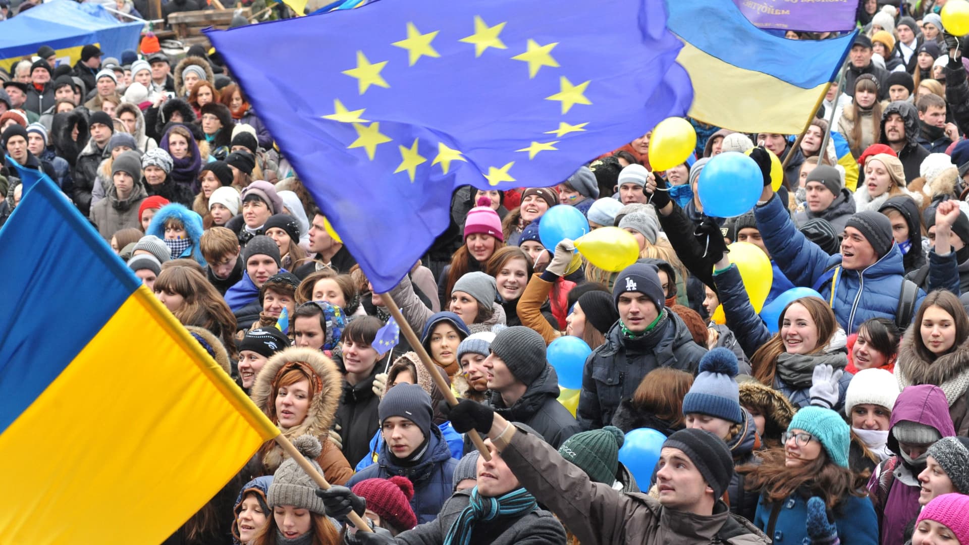 Featured image for Europeans Divided on Ukraine's EU Membership Ahead of Summit