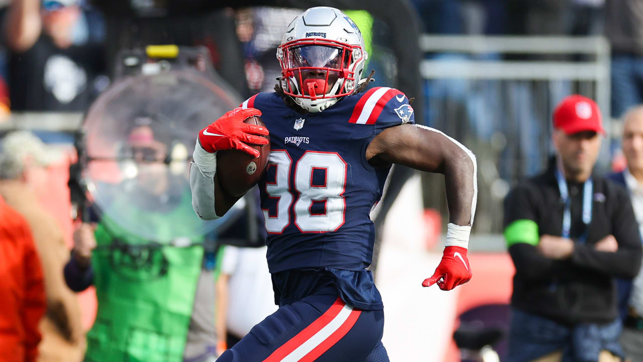 Featured image for Patriots Extend RB Rhamondre Stevenson with $36M Deal
