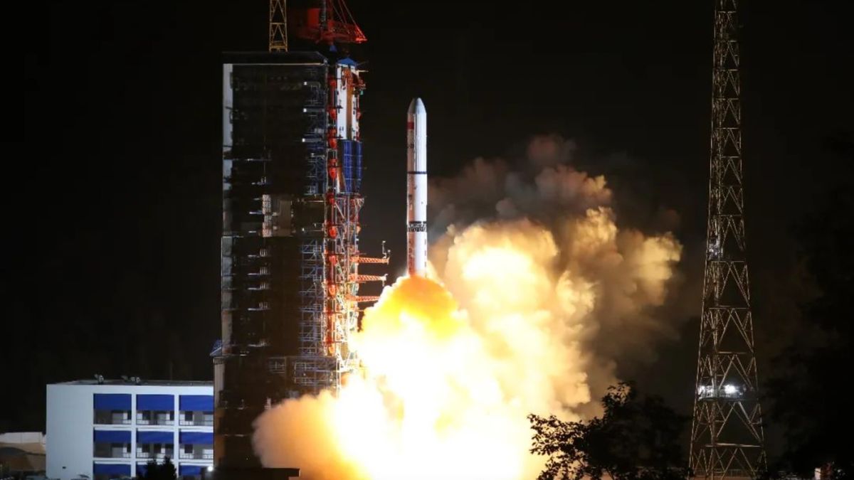 Featured image for "China's Ambitious 2024 Space Agenda: 100 Launches and Moon Mission"