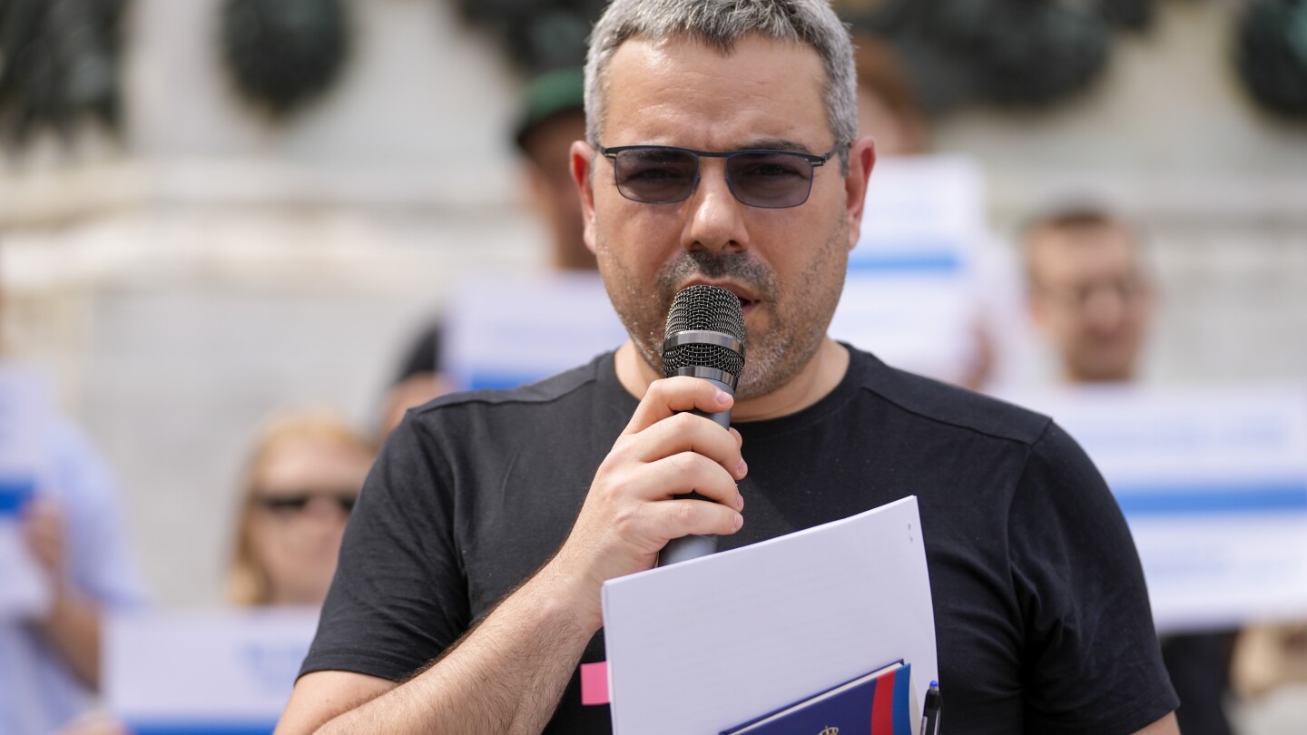 "Russian Anti-War Activists Rally Against Entry and Residence Issues in Serbia"